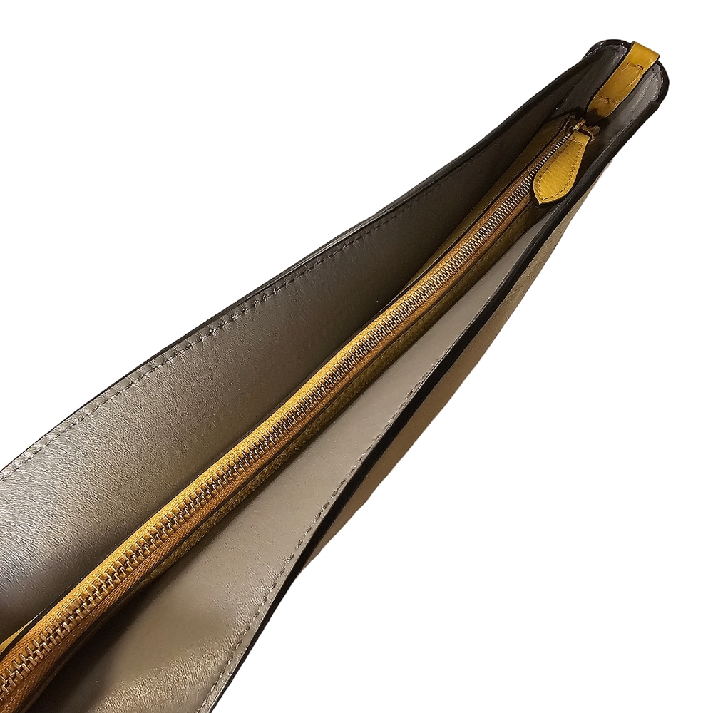 BURBERRY CLUTCH - Picture 9 of 15